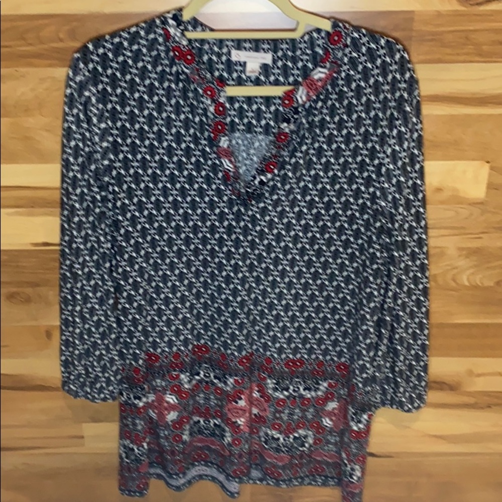 Black, white and red tunic